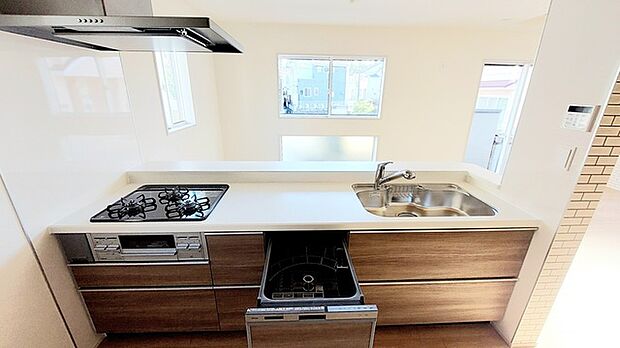 家事時間を短縮できる食洗器付き、毎日の負担を減らしてお料理を楽しめる嬉しい設備です。 