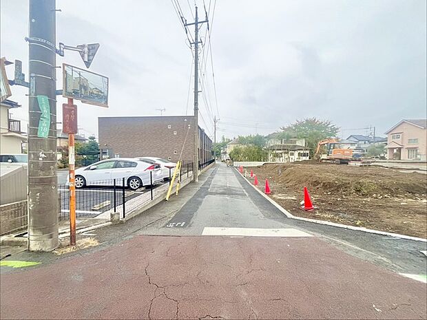 戸建てが立ち並ぶ静かな住宅街。四季折々の移り変わりを感じながら自然と楽しみ、暮らす、そんな毎日を日々の中で感じられる住環境