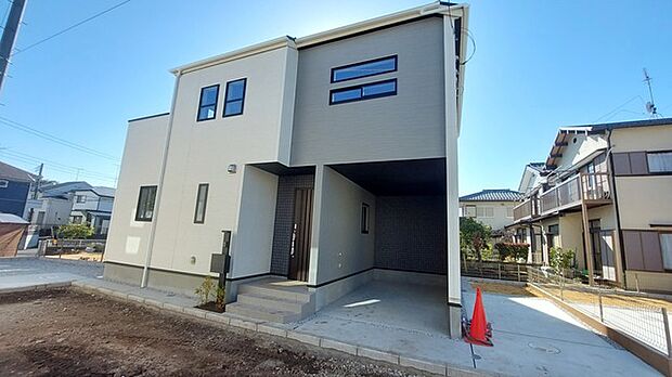 セカンドカーや来客時にも便利なカースペース2台分ございます。