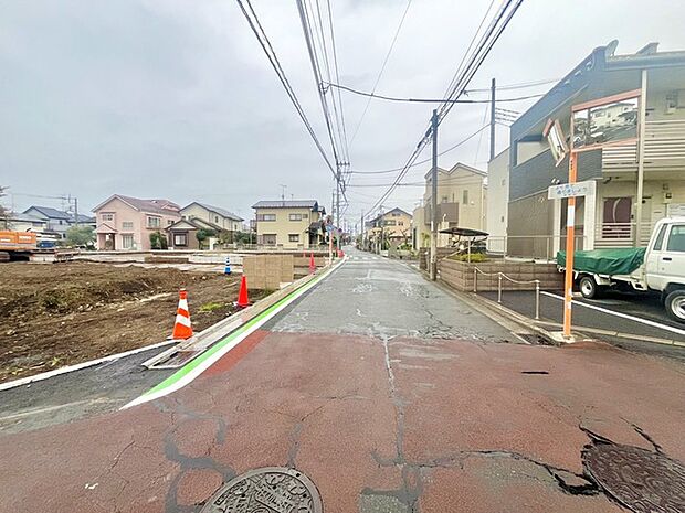 セカンドカーや来客時にも便利なカースペース2台分ございます。 