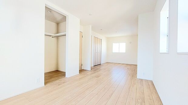 ご家族様の成長に合わせて、仕切りをつけれる洋室です。