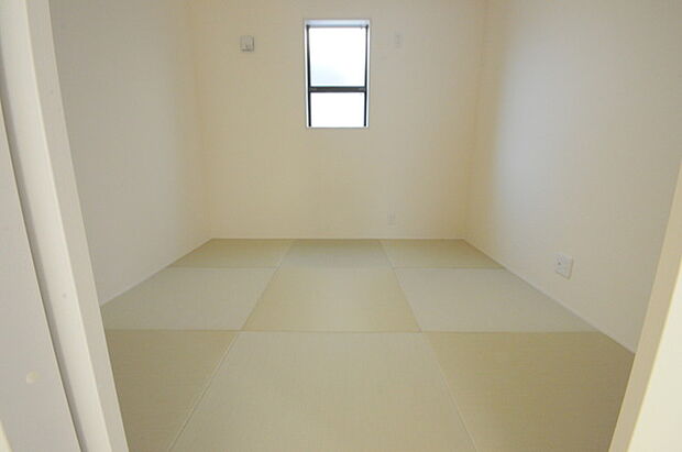 和室があるとやはりどこか心落ち着いてしまいます。客間としてもちょうど良い約4.5帖。