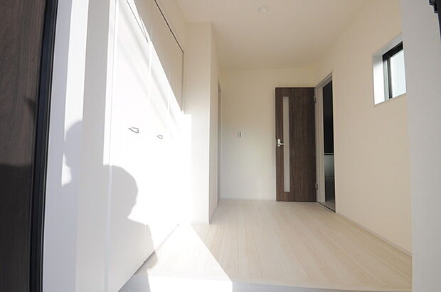 お客様をお迎えする玄関、お家の出入りもスムーズに行えます。 