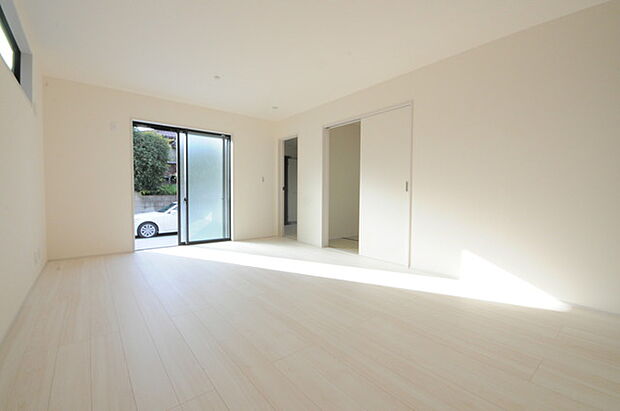 リビングは家具の配置も思いのまま。自由度が高い設計です。 