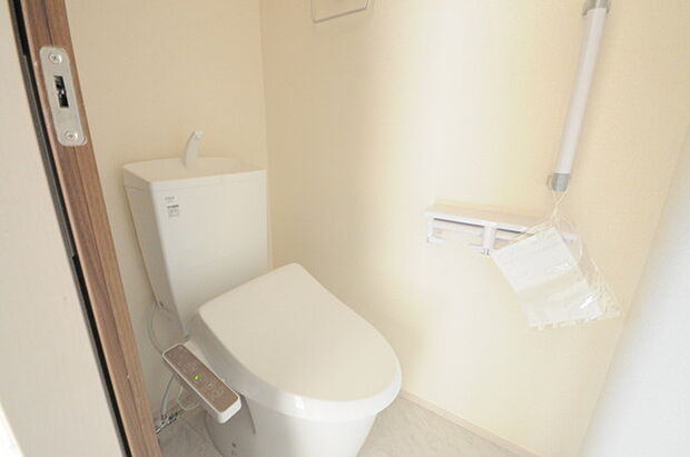 1.2階にそれぞれトレイがございます。朝の混雑時に分散して利用できるほか、ゲスト用としても使い分けることもできます。 