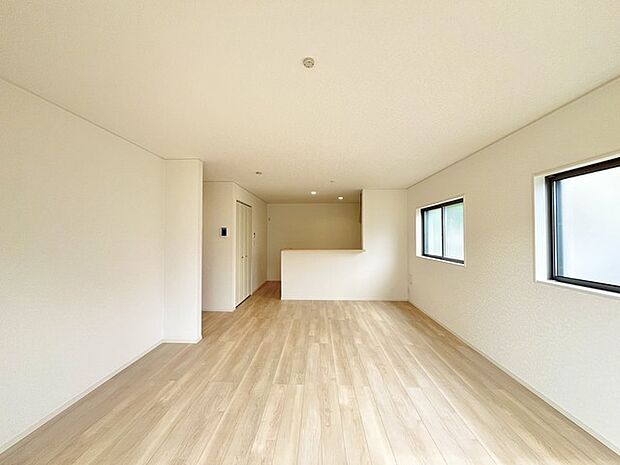 夕食の時間。家族、友人、両親、親戚との会話がより料理を美味しくしてくれる。あっという間に時間が過ぎてしまう居心地の良さは、普段はほっとする空間としてここにあります。 