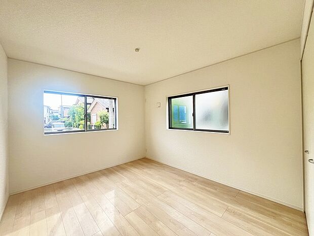 2面採光を確保した明るい室内は、爽やかな風を感じる居心地の良い空間です。 