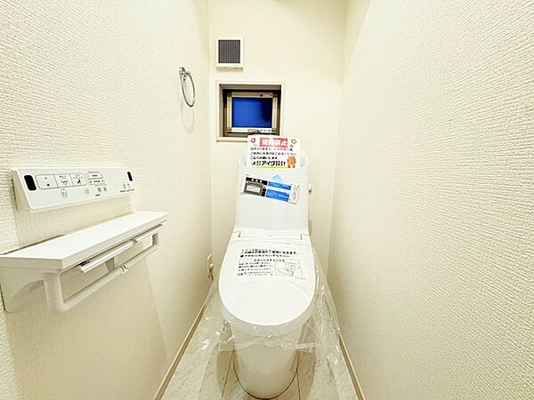 1.2階にそれぞれトレイがございます。朝の混雑時に分散して利用できるほか、ゲスト用としても使い分けることもできます。