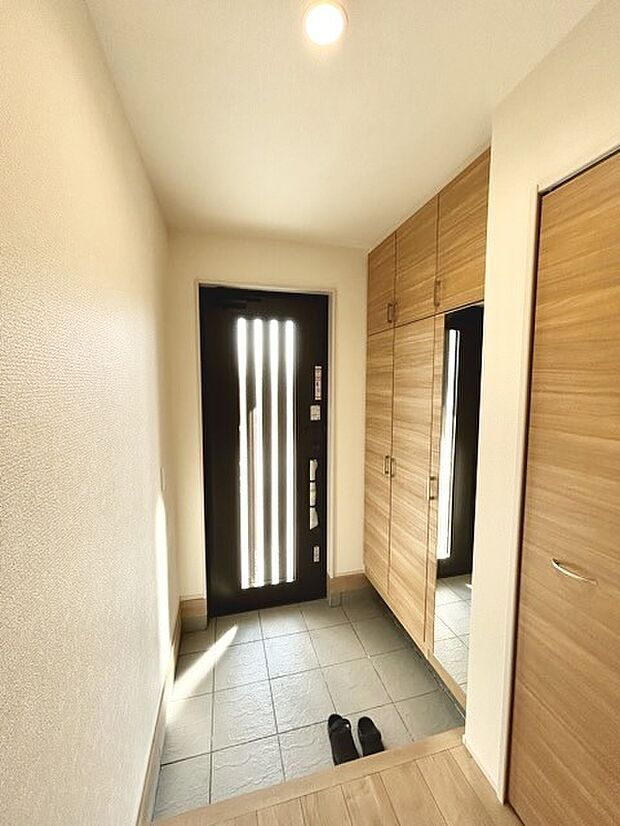 お客様をお迎えする玄関、お家の出入りもスムーズに行えます。