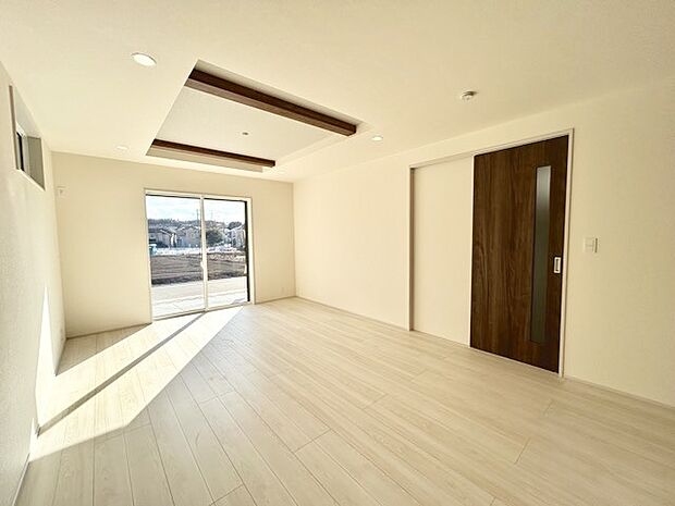 夕食の時間。家族、友人、両親、親戚との会話がより料理を美味しくしてくれる。あっという間に時間が過ぎてしまう居心地の良さは、普段はほっとする空間としてここにあります。