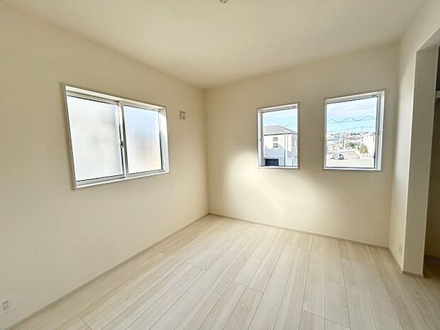 2面採光を確保した明るい室内は、爽やかな風を感じる居心地の良い空間です。 