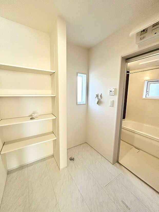 ゆとりのランドリースペースで朝の身支度もスムーズに行えます。 