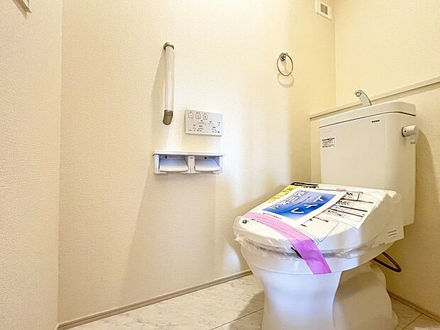 1.2階にそれぞれトレイがございます。朝の混雑時に分散して利用できるほか、ゲスト用としても使い分けることもできます。
