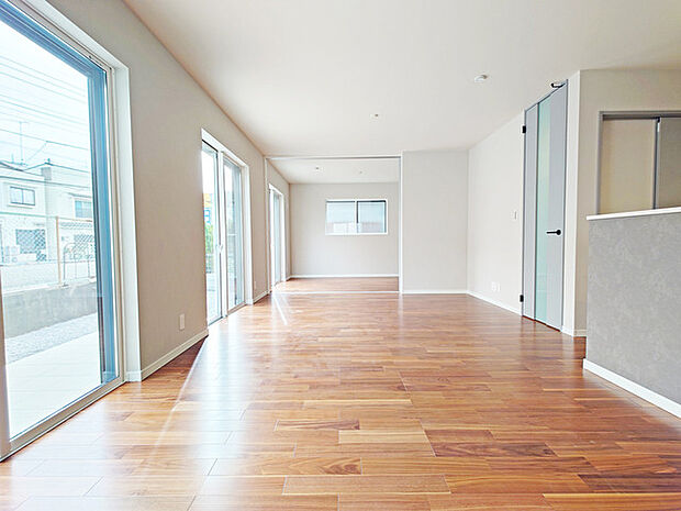 リビングは家具の配置も思いのまま。自由度が高い設計です。