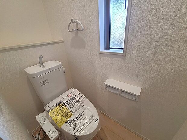 1.2階にそれぞれトレイがございます。朝の混雑時に分散して利用できるほか、ゲスト用としても使い分けることもできます。