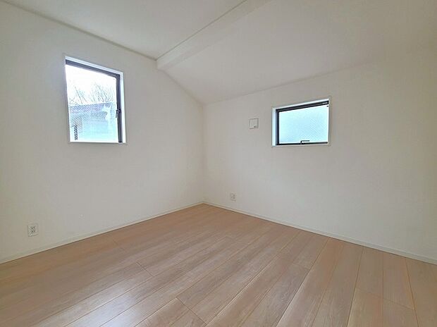 2面採光を確保した明るい室内は、爽やかな風を感じる居心地の良い空間です。