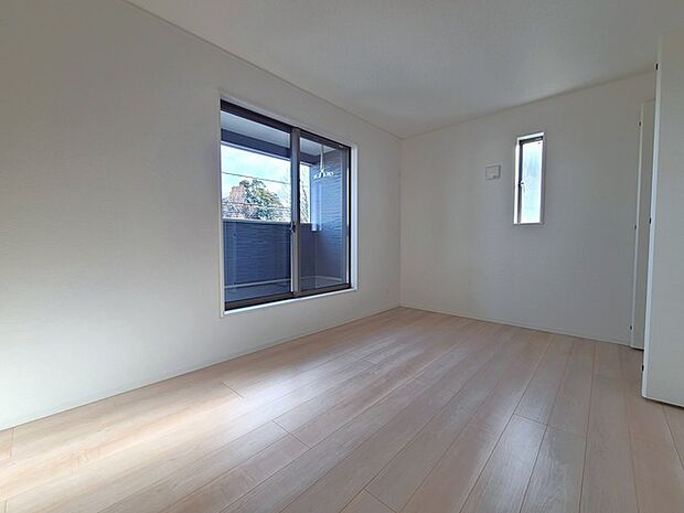 2面採光を確保した明るい室内は、爽やかな風を感じる居心地の良い空間です。 