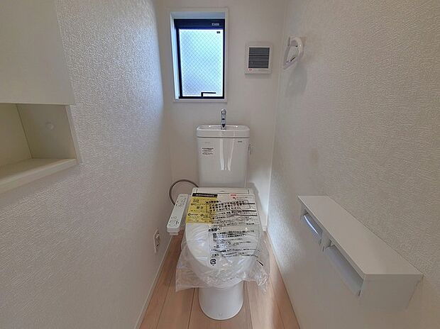 1.2階にそれぞれトレイがございます。朝の混雑時に分散して利用できるほか、ゲスト用としても使い分けることもできます。 