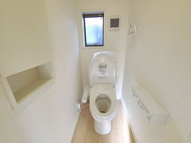 1.2階にそれぞれトレイがございます。朝の混雑時に分散して利用できるほか、ゲスト用としても使い分けることもできます。