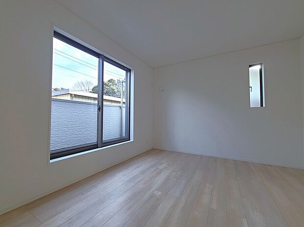 2面採光を確保した明るい室内は、爽やかな風を感じる居心地の良い空間です。 