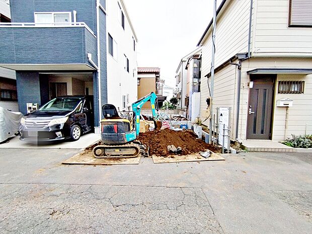 戸建てが立ち並ぶ静かな住宅街。四季折々の移り変わりを感じながら自然と楽しみ、暮らす、そんな毎日を日々の中で感じられる住環境 