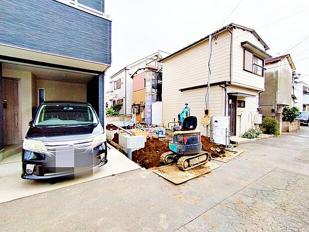 戸建てが立ち並ぶ静かな住宅街。四季折々の移り変わりを感じながら自然と楽しみ、暮らす、そんな毎日を日々の中で感じられる住環境 