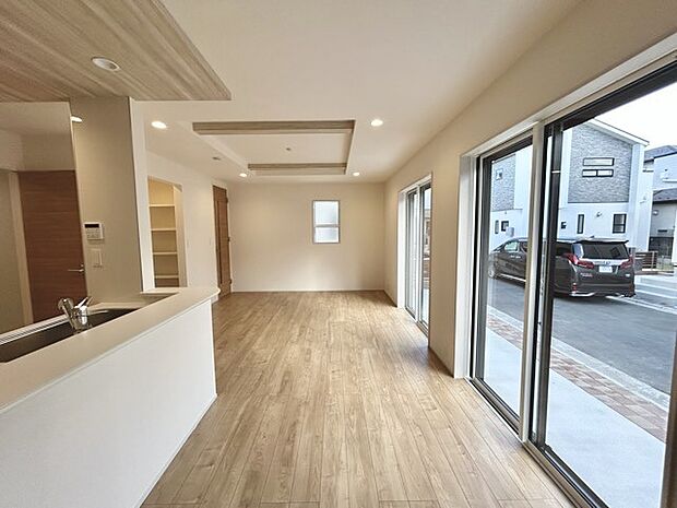 リビングは家具の配置も思いのまま。自由度が高い設計です。 