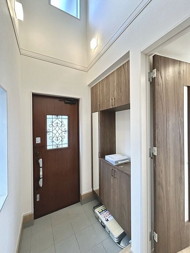 お客様をお迎えする玄関、お家の出入りもスムーズに行えます。 