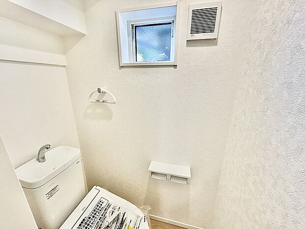 1.2階にそれぞれトレイがございます。朝の混雑時に分散して利用できるほか、ゲスト用としても使い分けることもできます。