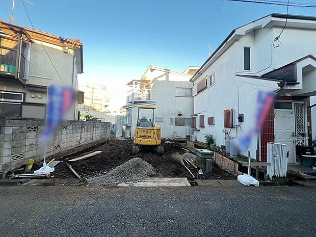 カースペースは1台駐車できます。車庫の出し入れのしやすさなど、実際に現地にてご確認ください。 