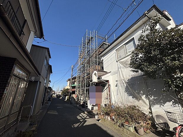 戸建てが立ち並ぶ静かな住宅街。四季折々の移り変わりを感じながら自然と楽しみ、暮らす、そんな毎日を日々の中で感じられる住環境 
