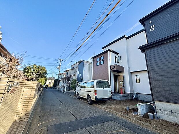 セカンドカーや来客時にも便利なカースペース2台分ございます。 