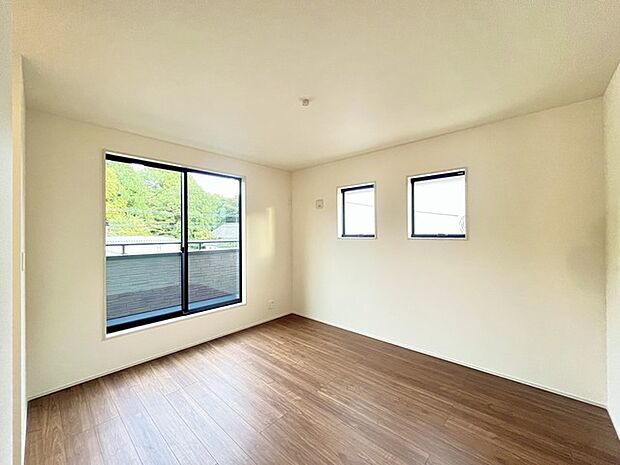 2面採光を確保した明るい室内は、爽やかな風を感じる居心地の良い空間です。