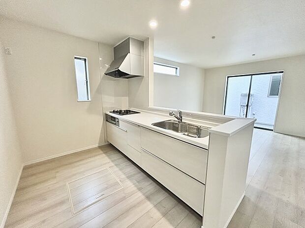 家族が一番集まる場所だから広々としつつも素敵な空間であって欲しい。皆がくつろぐリビングからキッチンまでが一つに繋がる空間。