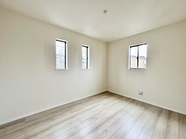 2面採光を確保した明るい室内は、爽やかな風を感じる居心地の良い空間です。