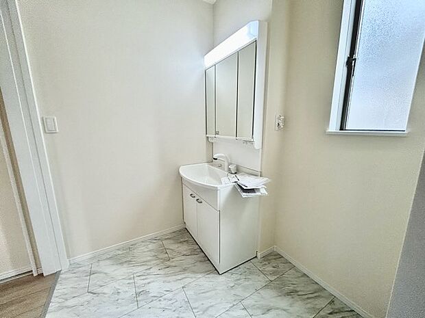 ゆとりの洗面スペースで朝の身支度もスムーズに行えます。 