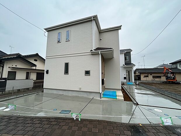 戸建てが立ち並ぶ静かな住宅街。四季折々の移り変わりを感じながら自然と楽しみ、暮らす、そんな毎日を日々の中で感じられる住環境