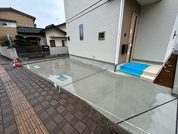 カースペースは1台駐車できます。車庫の出し入れのしやすさなど、実際に現地にてご確認ください。 