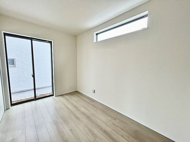 扉を開放するとLDKと洋室を一体利用できる空間!扉を閉めると独立した空間としても活用できます。