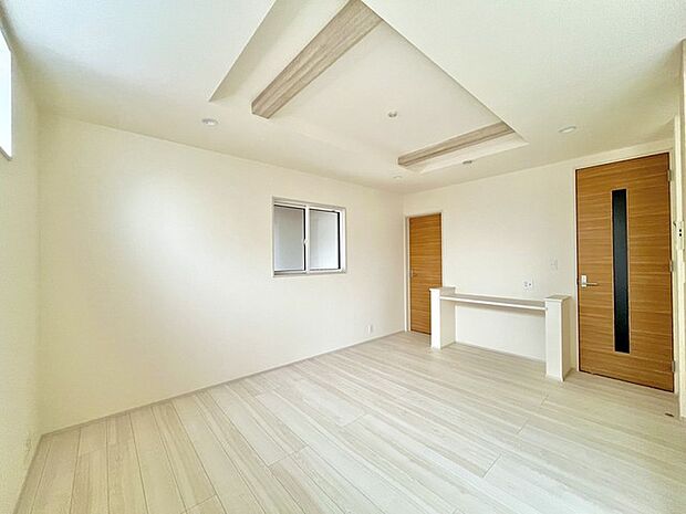 夕食の時間。家族、友人、両親、親戚との会話がより料理を美味しくしてくれる。あっという間に時間が過ぎてしまう居心地の良さは、普段はほっとする空間としてここにあります。 