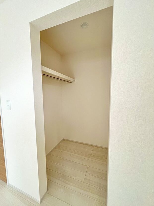 大容量クローゼット付き!家族の成長と共に増える荷物もスッキリ収納。