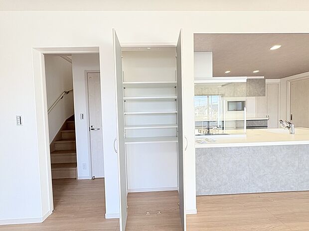 収納豊富な間取りで家の中がスッキリ片付きそうです。 