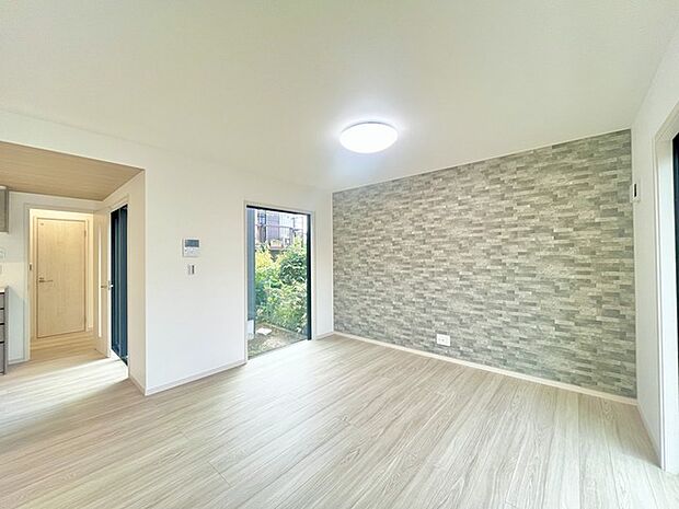 夕食の時間。家族、友人、両親、親戚との会話がより料理を美味しくしてくれる。あっという間に時間が過ぎてしまう居心地の良さは、普段はほっとする空間としてここにあります。 