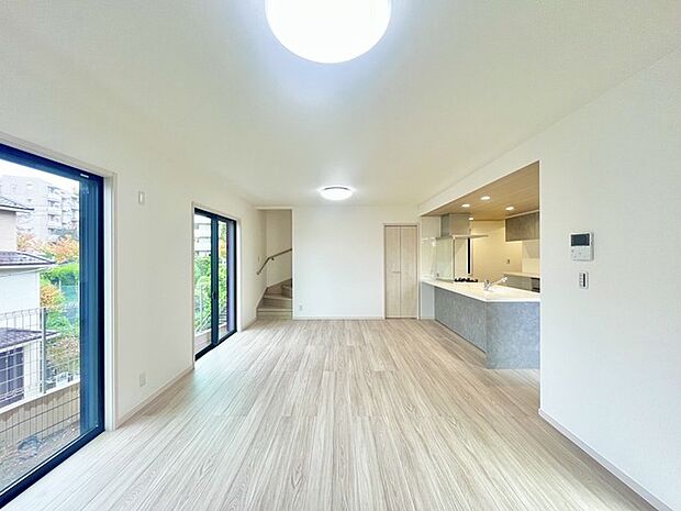 リビングは家具の配置も思いのまま。自由度が高い設計です。 