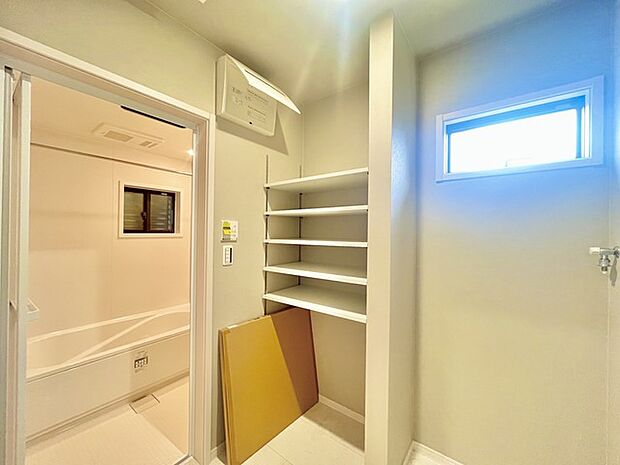 ゆとりの洗面スペースで朝の身支度もスムーズに行えます。 