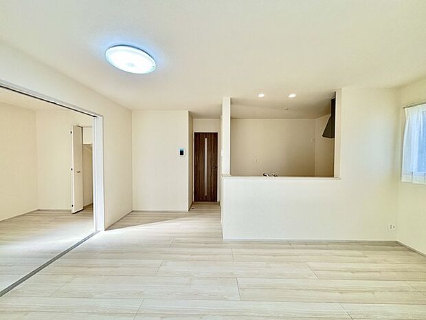 夕食の時間。家族、友人、両親、親戚との会話がより料理を美味しくしてくれる。あっという間に時間が過ぎてしまう居心地の良さは、普段はほっとする空間としてここにあります。