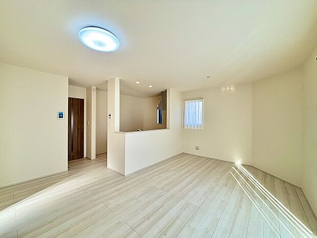 リビングは家具の配置も思いのまま。自由度が高い設計です。