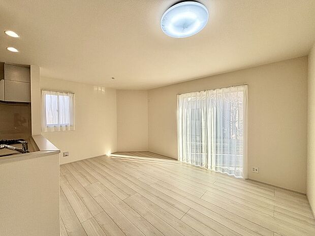 夕食の時間。家族、友人、両親、親戚との会話がより料理を美味しくしてくれる。あっという間に時間が過ぎてしまう居心地の良さは、普段はほっとする空間としてここにあります。