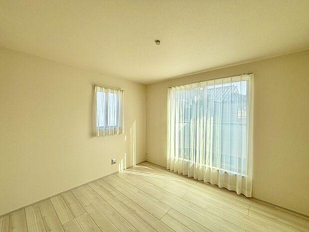 2面採光を確保した明るい室内は、爽やかな風を感じる居心地の良い空間です。