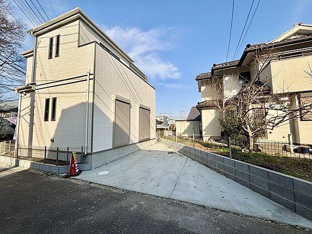 カースペースは1台駐車できます。車庫の出し入れのしやすさなど、実際に現地にてご確認ください。